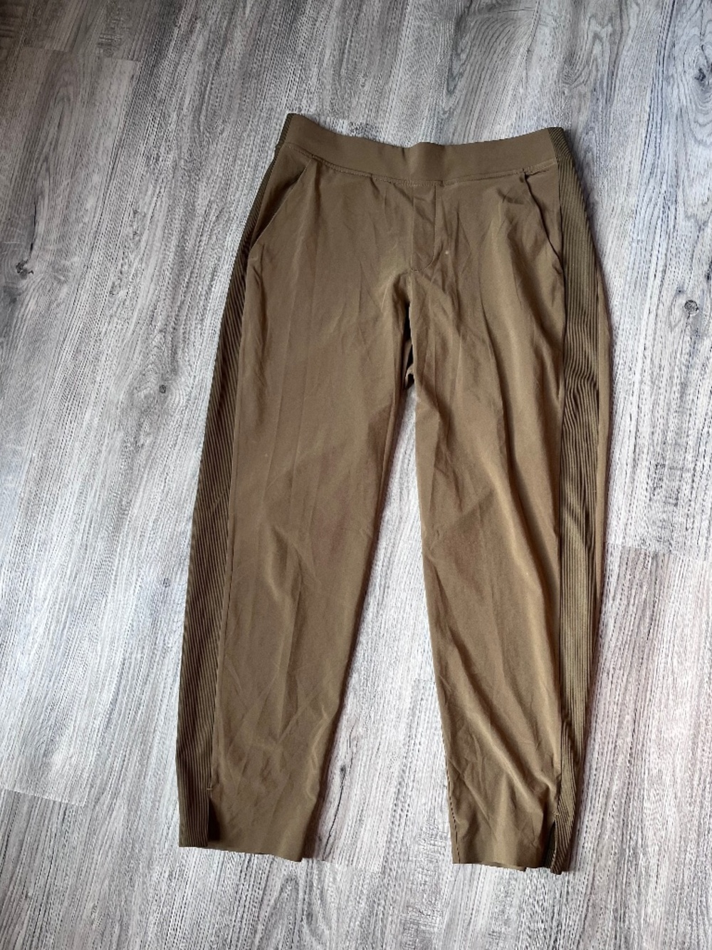 Athleta Brooklyn Mid Rise Ankle Pants size 10 Travel stretch Comfort Pockets